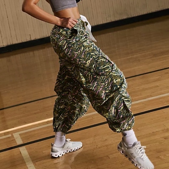NEW Free People Movement Zephyr Printed High Rise Balloon Pants - Picture 1 of 7